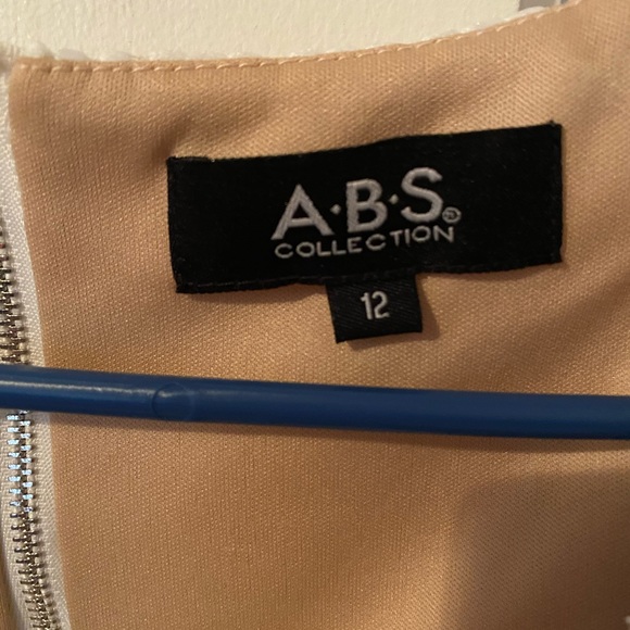 V neck lace white and beige dress - Picture 2 of 3